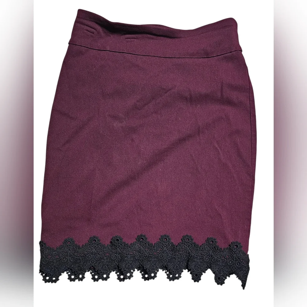 Joe B. by Joe Benbasset Burgundy Skirt Black Lace Hem Size Medium Office Work